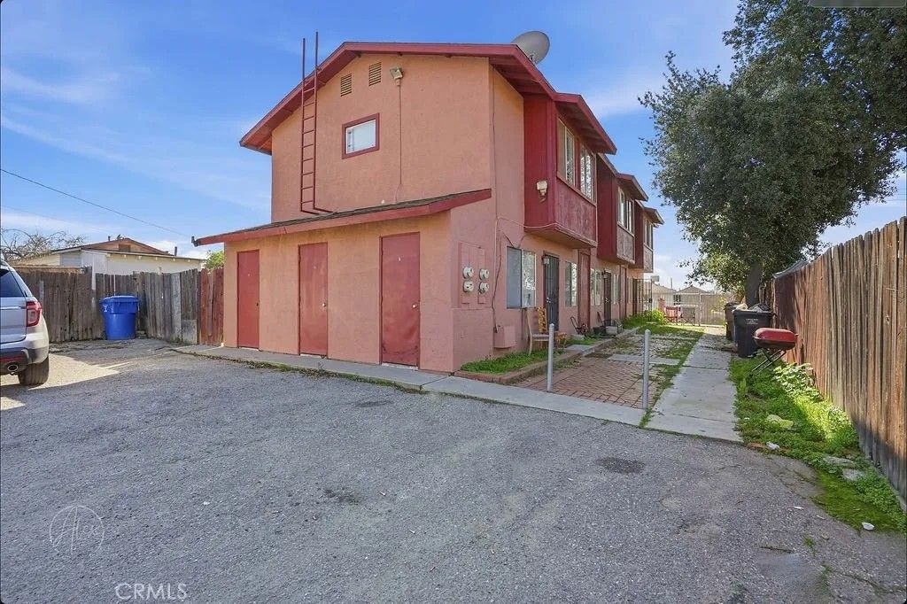 Photo of 1024 Bernard Street, Bakersfield, CA 93305 (MLS # SR26019655)