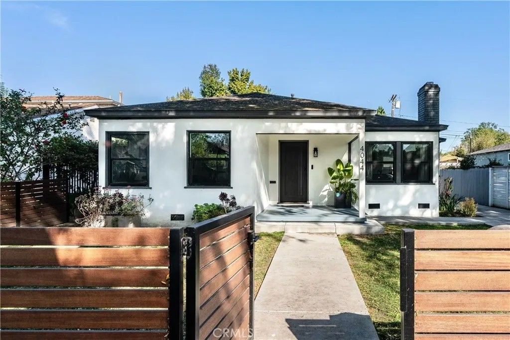 Photo of 4044 Coolidge Avenue, Los Angeles, CA 90066 (MLS # SR26032017)
