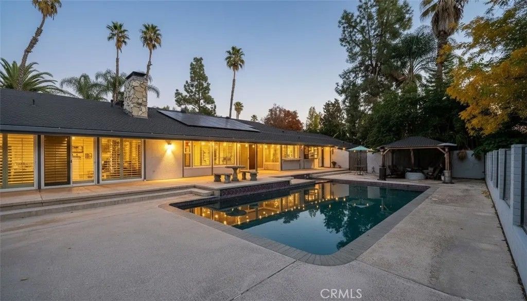 Photo of 2110 Hathaway Pl, Riverside, CA 92506 (MLS # IV25275702)