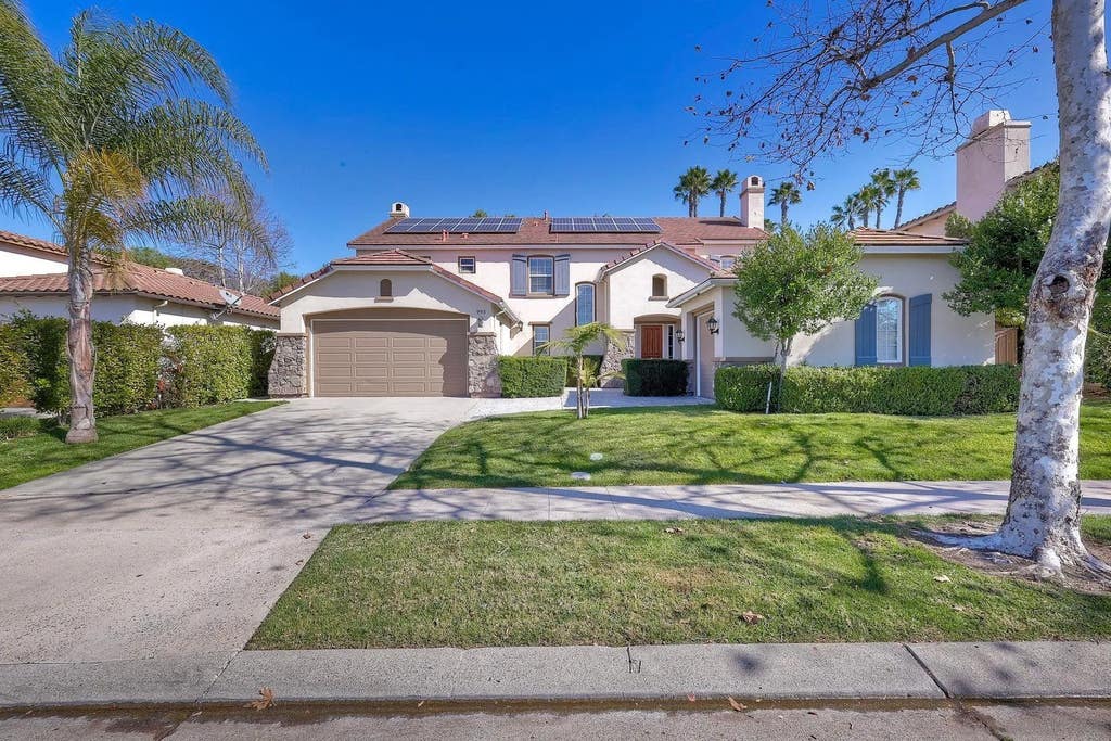 Photo of 993 Hawthorne Creek Dr, Chula Vista, CA 91914 (MLS # 260011605)