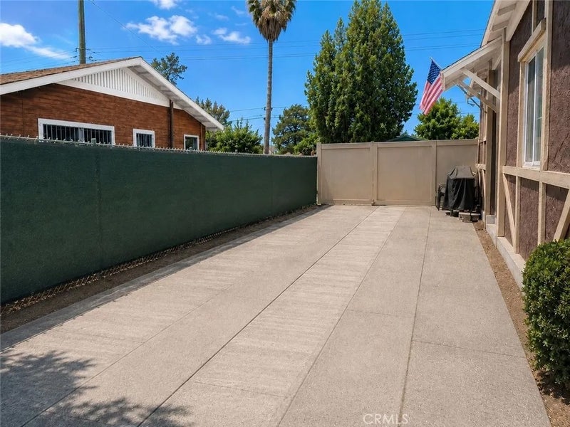 210 E 9th
