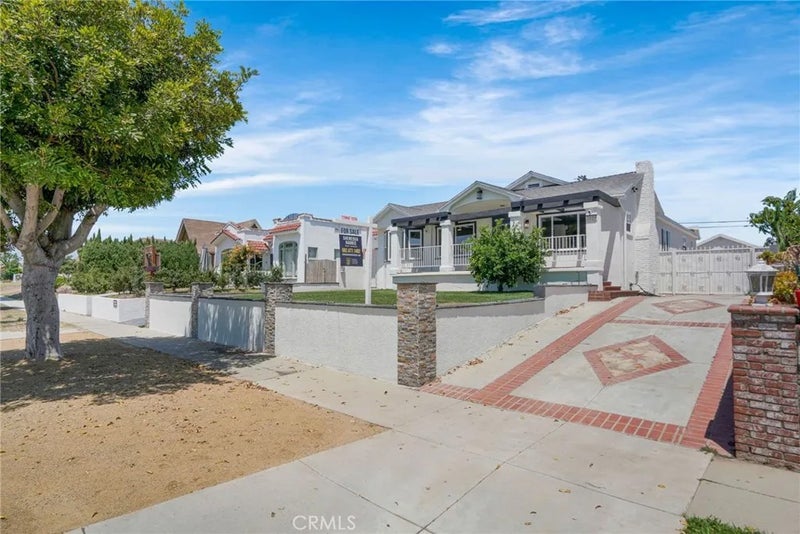 2033 W 76th Street