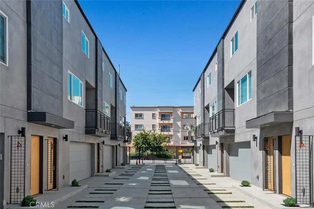 Photo of 13538 Vanowen Street #3, Valley Glen, CA 91405 (MLS # SR26002406)