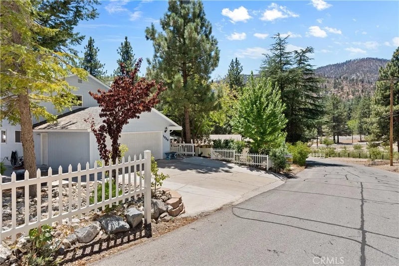 1025 Rivera