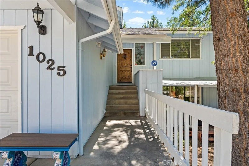 1025 Rivera