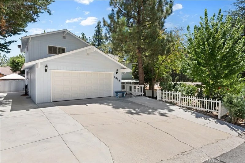 1025 Rivera