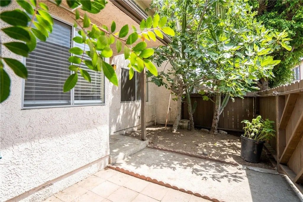 Photo of 801 E Acacia Ave #F, Glendale, CA 91205 (MLS # WS25269395)