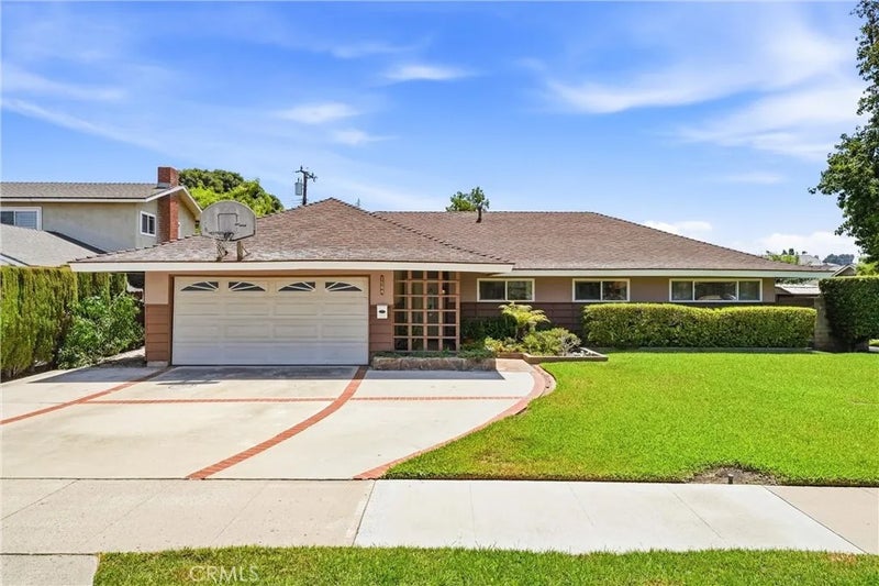 1544 E Riverview