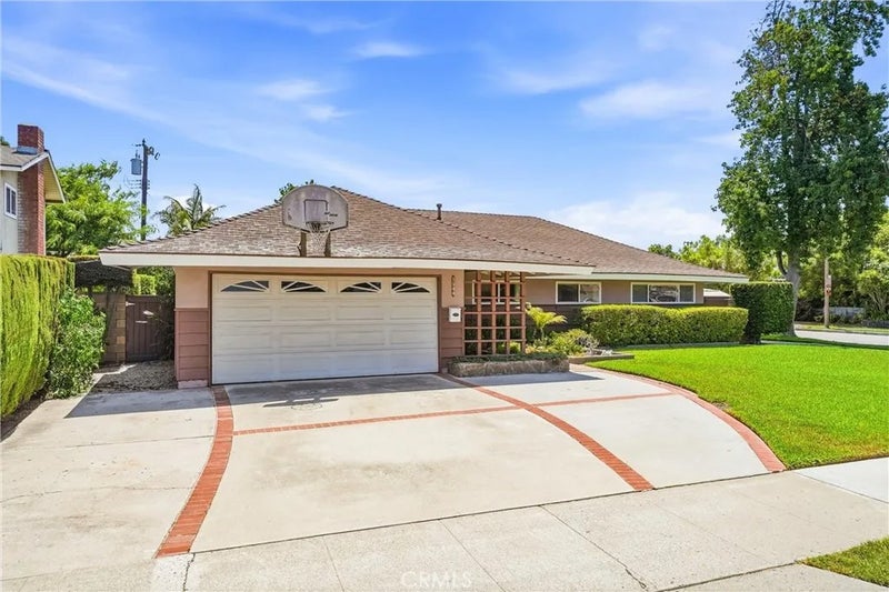 1544 E Riverview