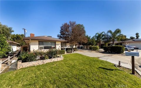 Photo of 3660 Vista Way, Hemet, CA 92544 (MLS # SW25246110) Photo of 3660 Vista Way, Hemet, CA 92544 (MLS # SW25246110)