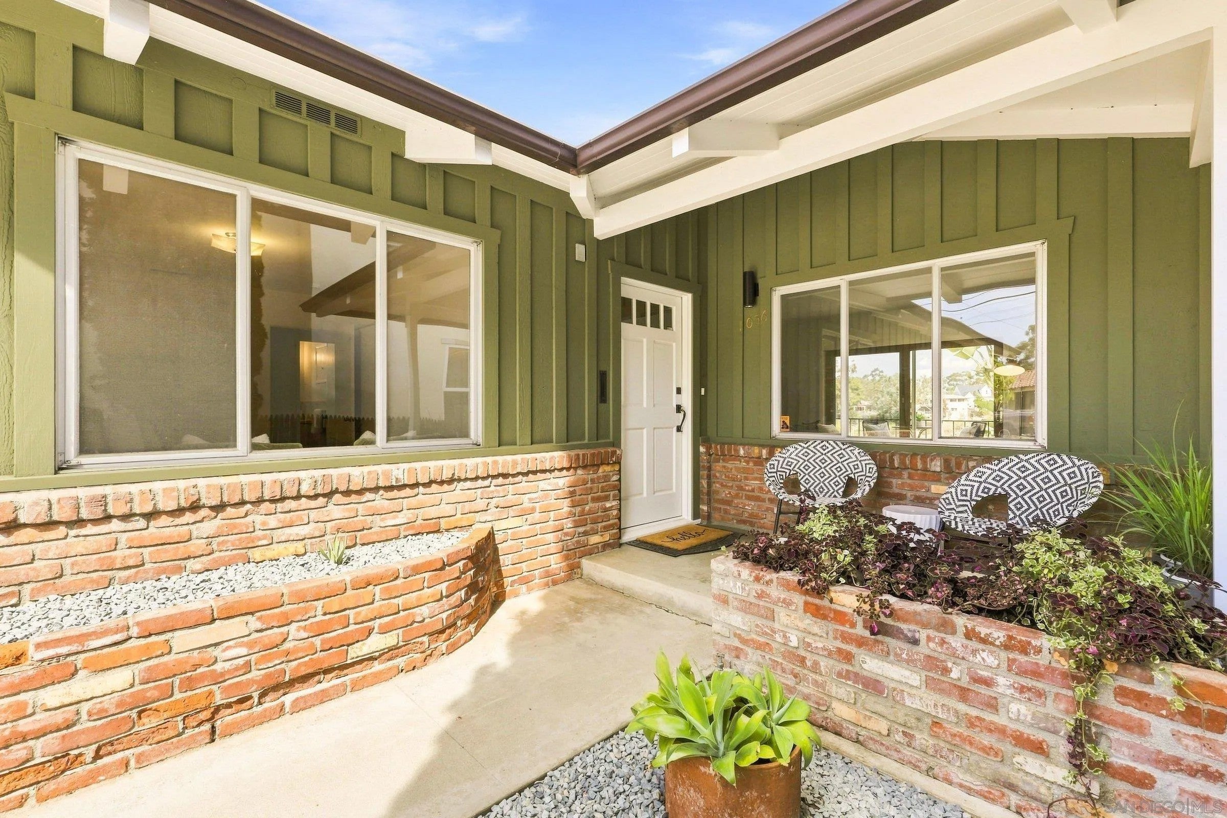 1056 Meade Ave