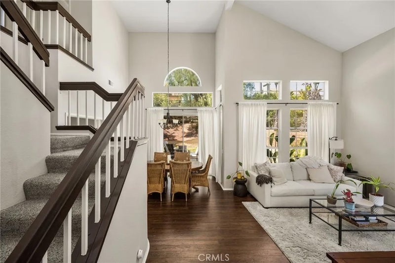 1160 Vista Lomas