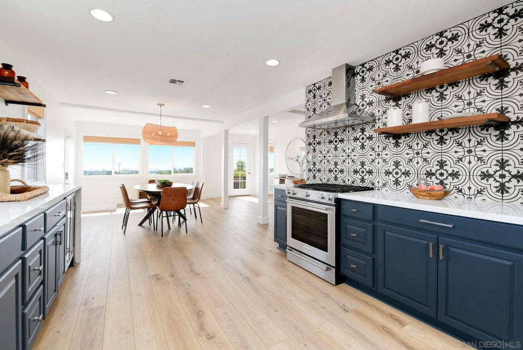 Photo of 1129 Bonita Dr, Encinitas, CA 92024 (MLS # 250034974)