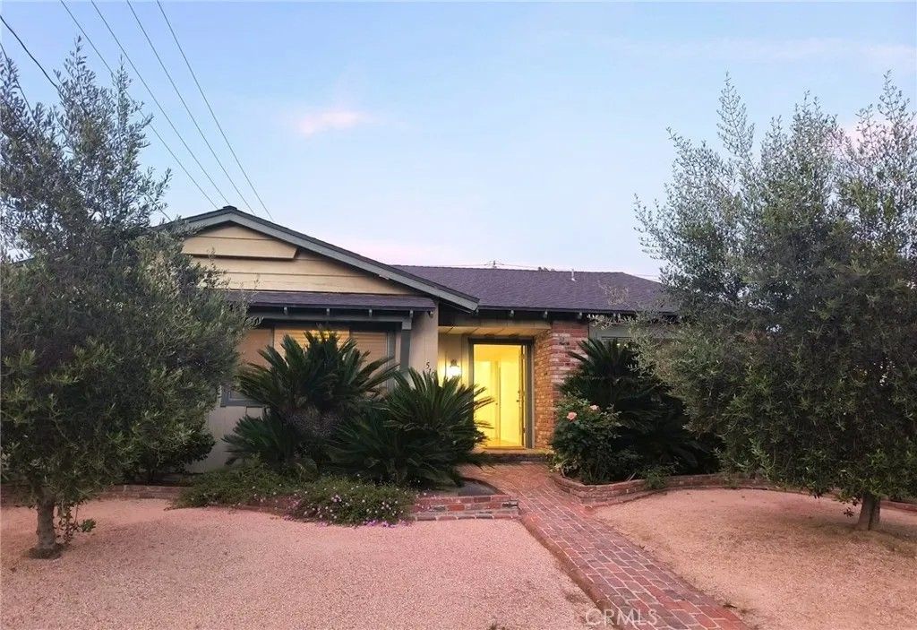 Photo of 510 S Sparks St, Burbank, CA 91506 (MLS # PI26077234)