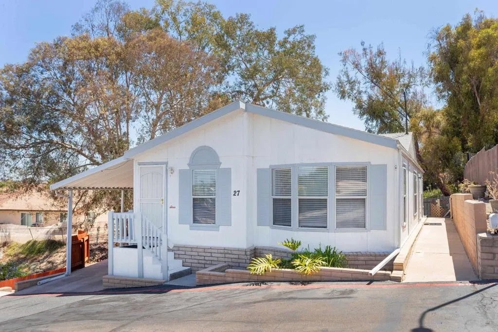 Photo of 1333 Olive AVE #SPC 27, Vista, CA 92083 (MLS # NDP2607218)