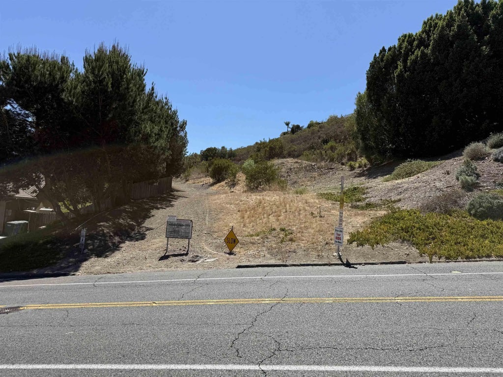 Photo of Swallow, El Cajon, CA 92020 (MLS # 260021618)