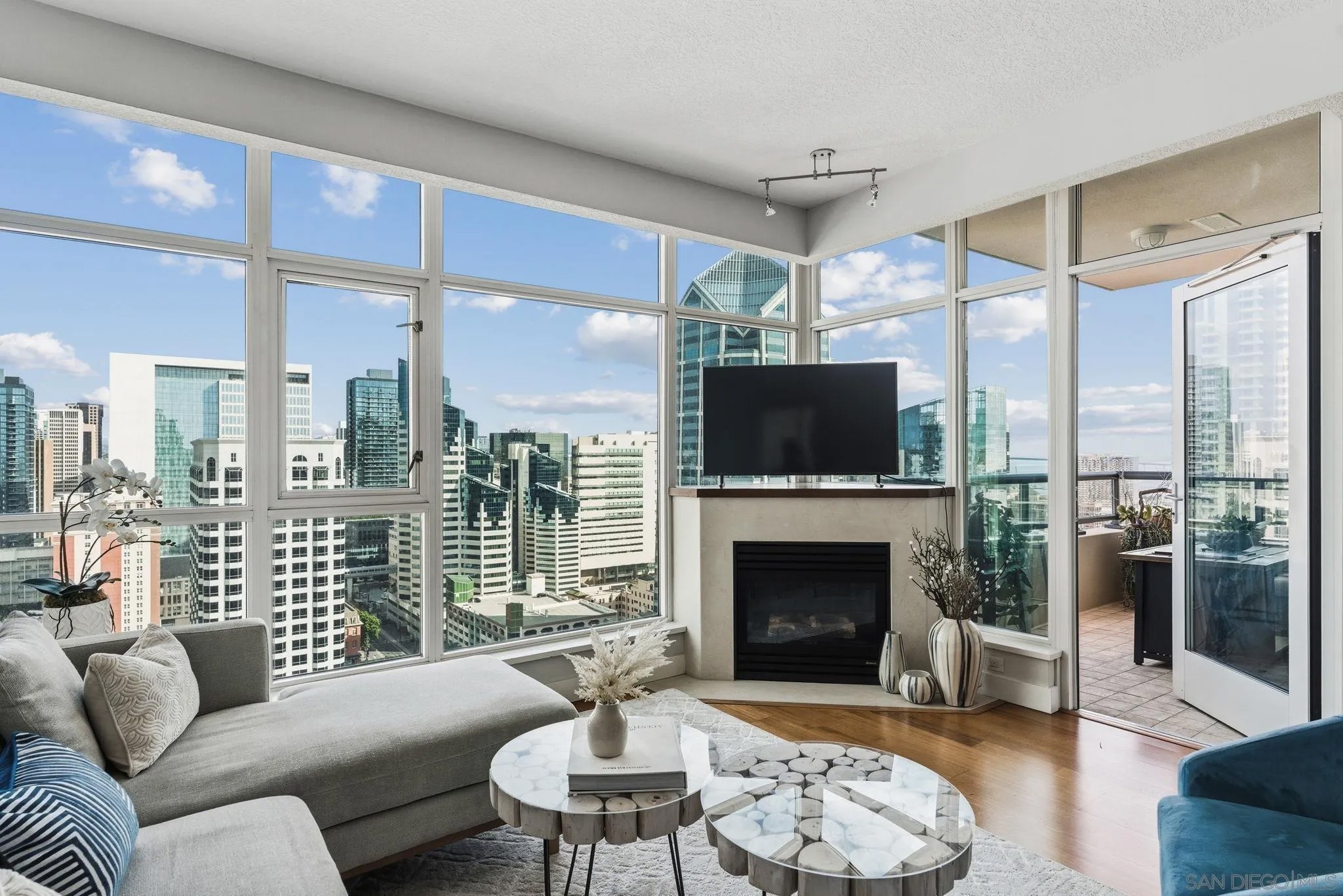 1199 Pacific Hwy 2903