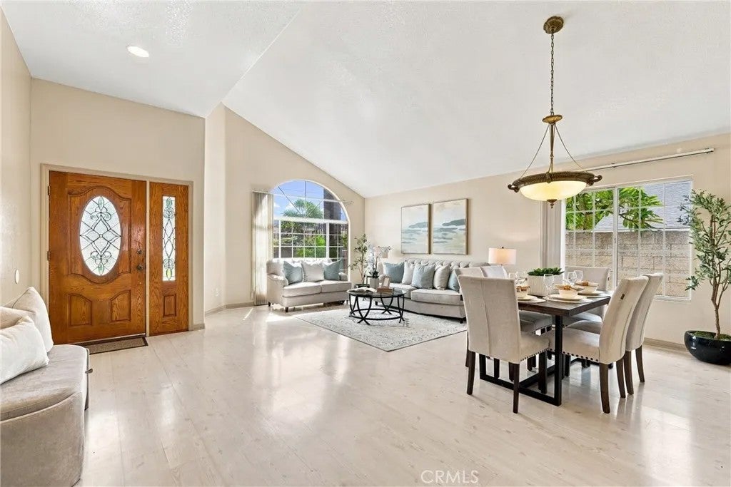 1819 S Lark Ellen