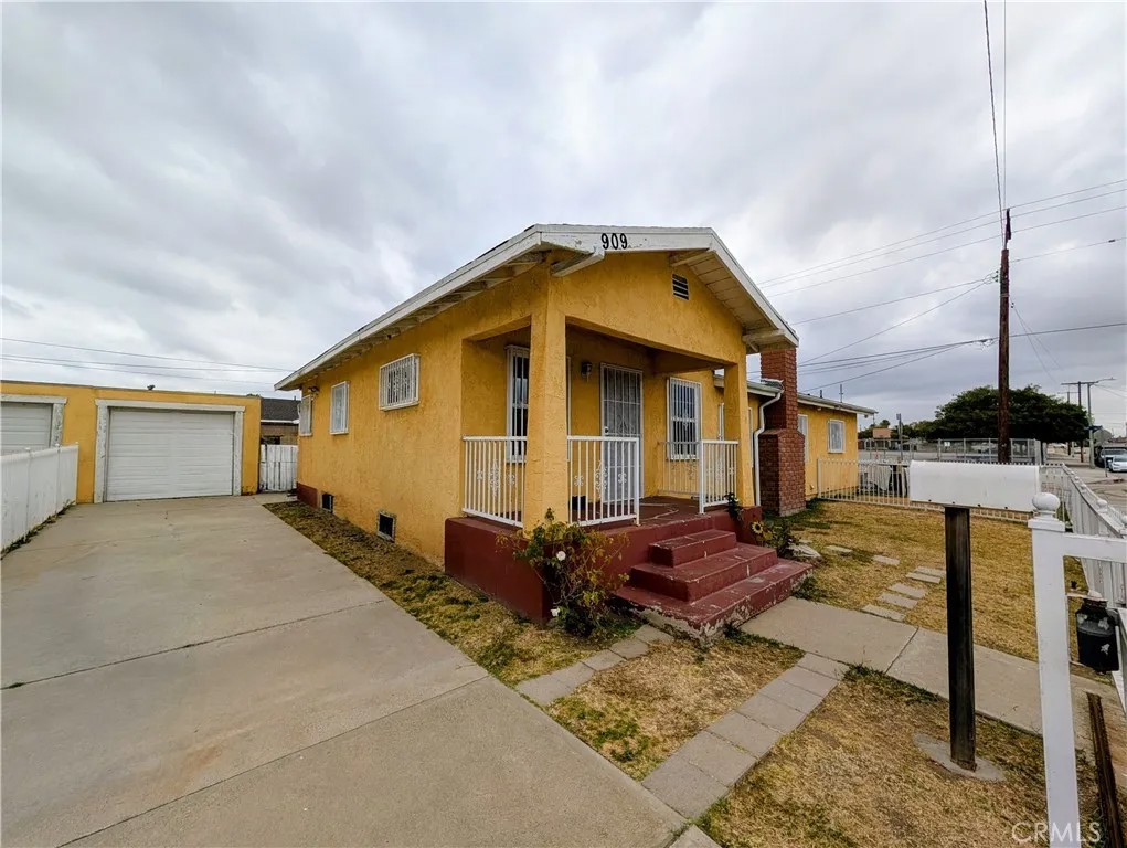 909 W Denni Street
