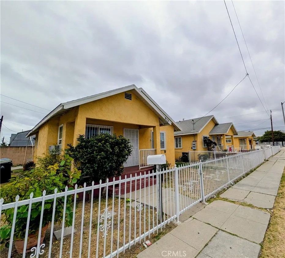 909 W Denni Street