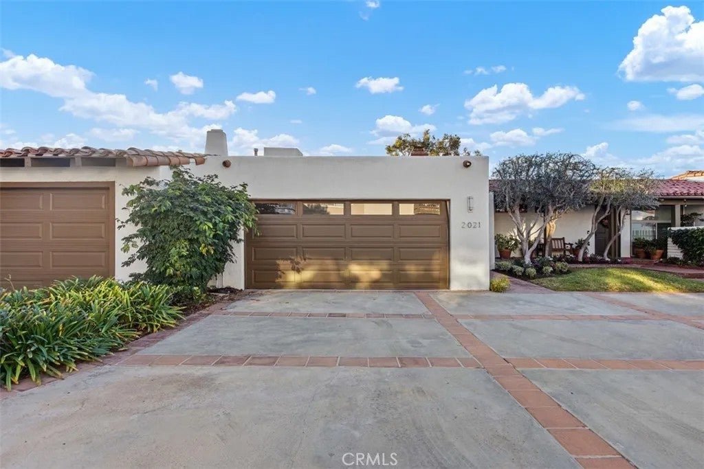 2021 Avenida Chico