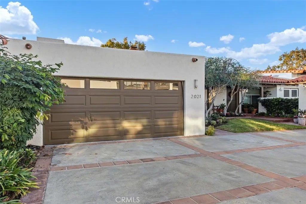 2021 Avenida Chico