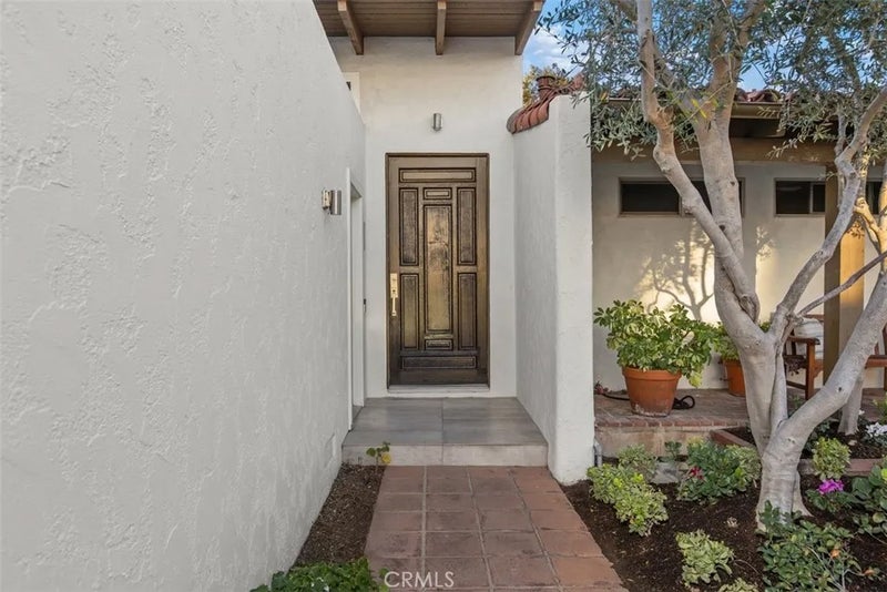 2021 Avenida Chico