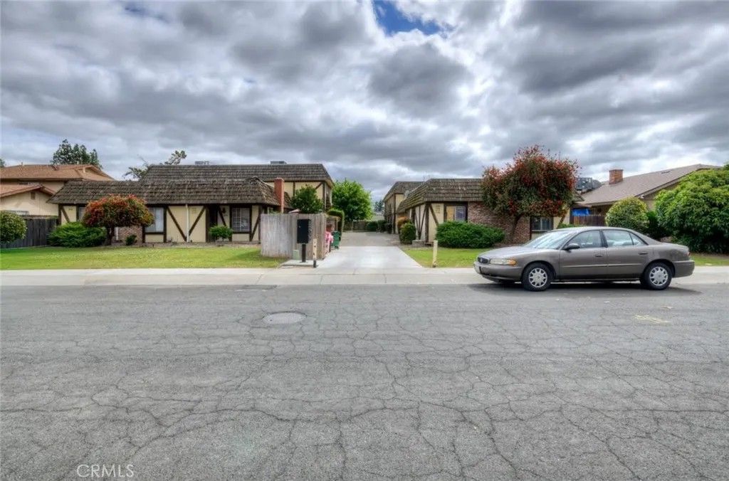 Photo of 2440 S Sallee Court, Visalia, CA 93277 (MLS # FR26079715)