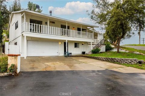 Photo of 16550 Arnold Avenue, Lake Elsinore, CA 92530 (MLS # SW26039698)