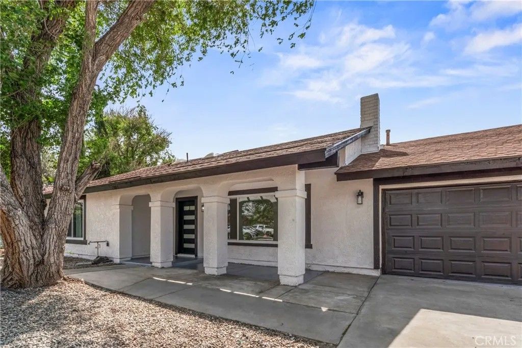 Photo of 13875 Stage Coach Cir, Victorville, CA 92392 (MLS # CV26068985)