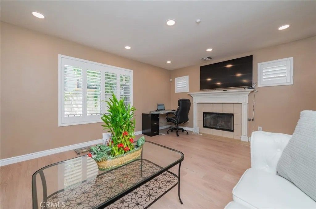 Photo of 819 W Duarte Road, Monrovia, CA 91016 (MLS # TR25277309)