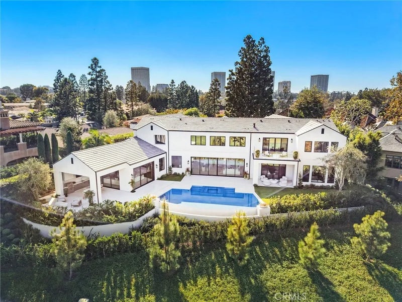 76 Hillcrest Lane