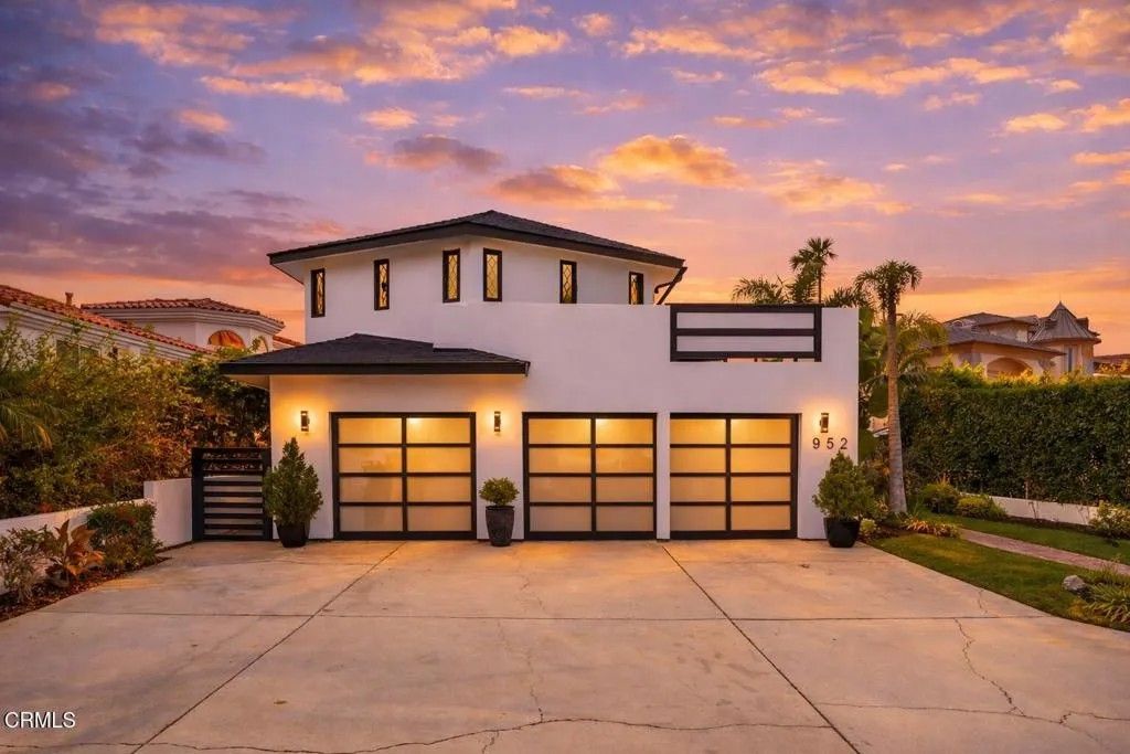 Photo of 952 Peninsula Street, Ventura, CA 93001 (MLS # V1-34298)