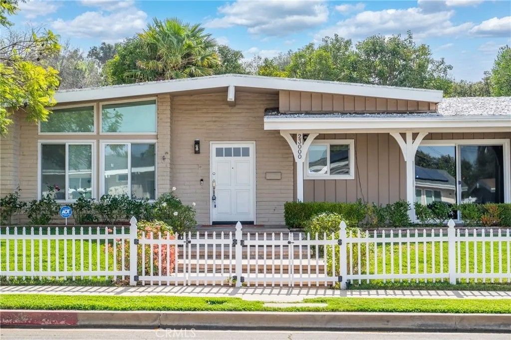 Photo of 23000 Brenford Street, Woodland Hills, CA 91364 (MLS # SR26037249)