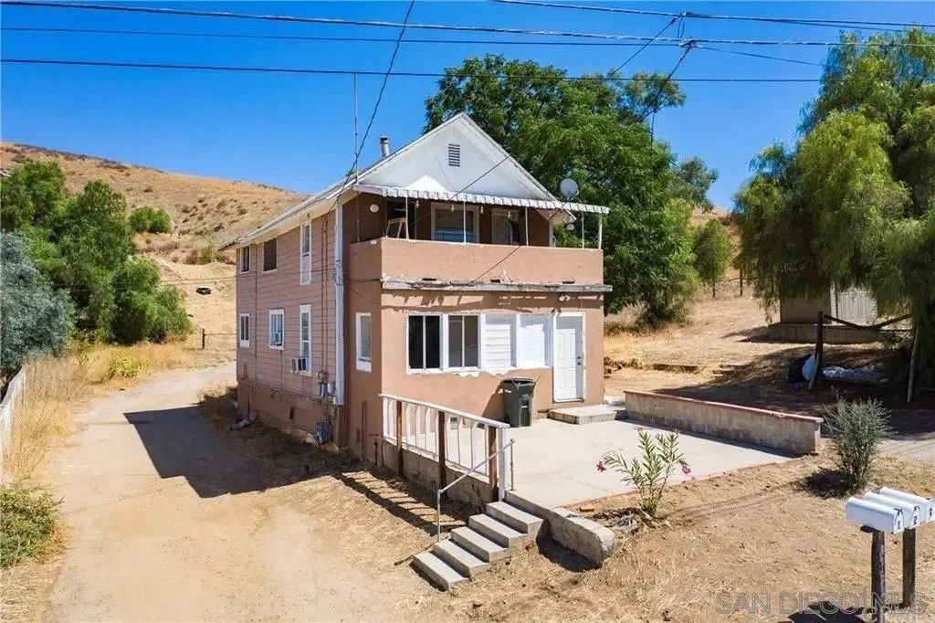 Photo of 176 Olive St, Lake Elsinore, CA 92530 (MLS # 250042311)