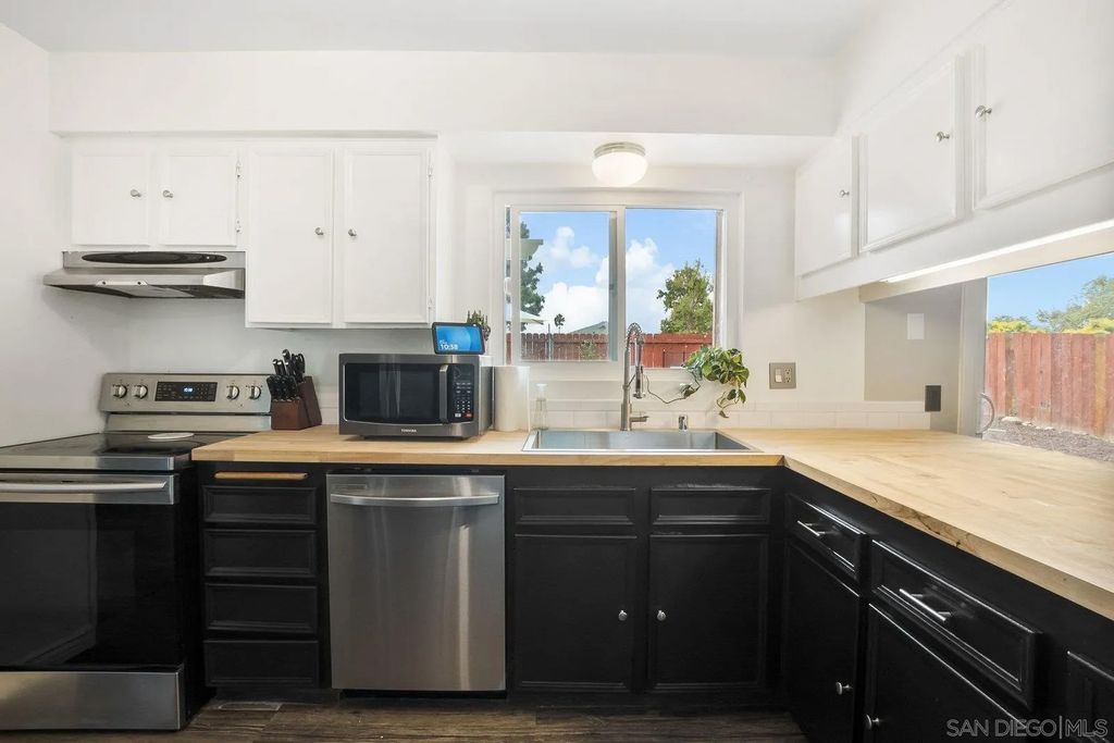 Photo of 10313 Princess Marcie Dr, Santee, CA 92071 (MLS # 250040116)
