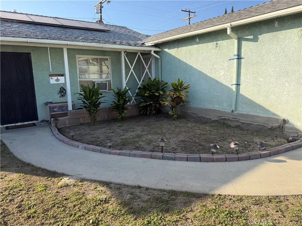 Photo of 11425 Alburtis Avenue, Norwalk, CA 90650 (MLS # IV26012369)