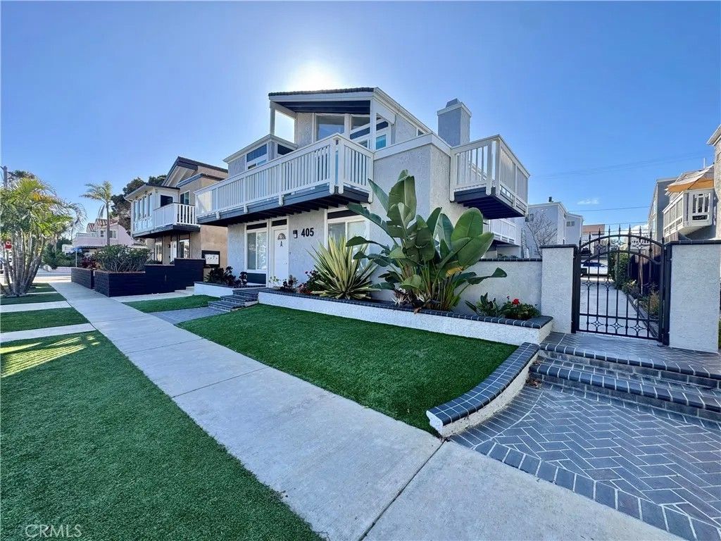 Photo of 405 20th St #A, Huntington Beach, CA 92648 (MLS # OC26077432)