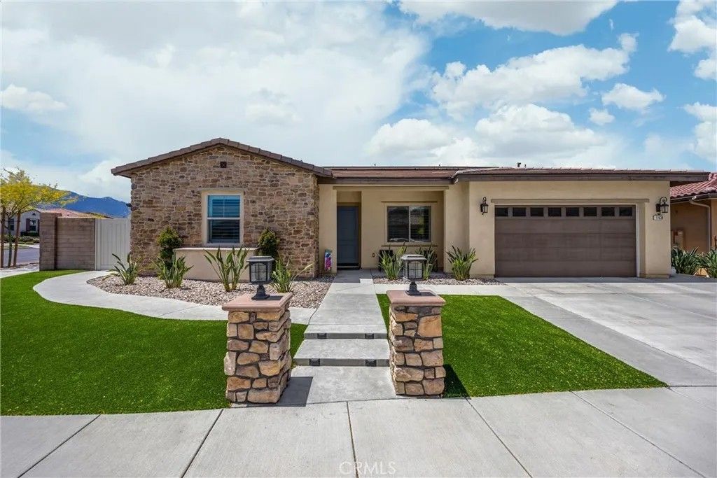 Photo of 11638 Oakton Way, Corona, CA 92883 (MLS # CV25267881)
