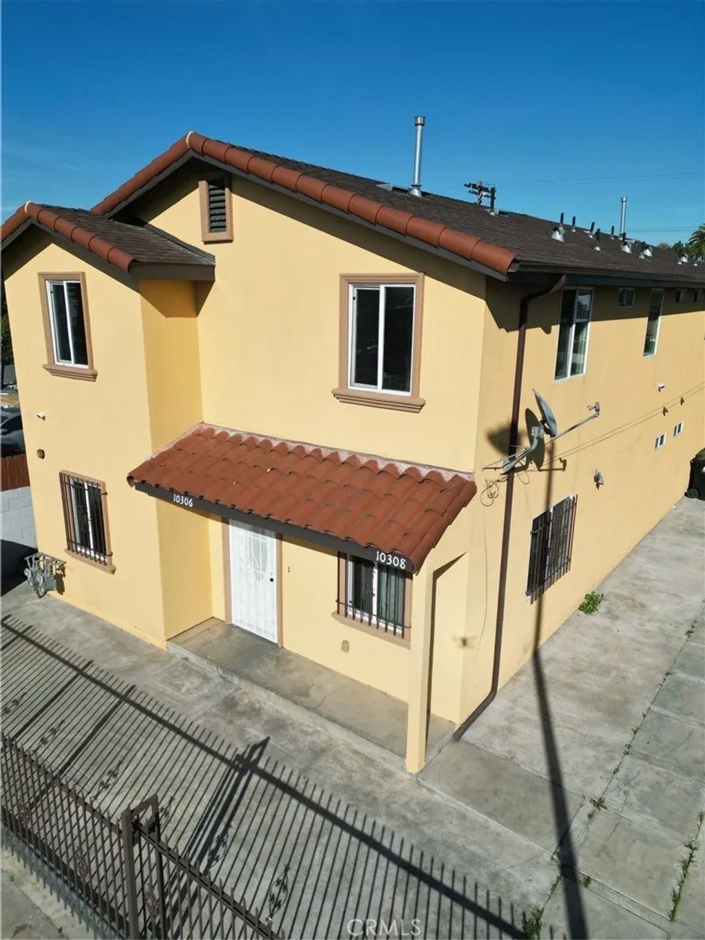 Photo of 10306 S Main Street, Los Angeles, CA 90003 (MLS # DW26055518)