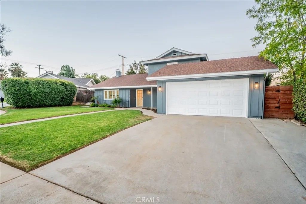 Photo of 726 Robinhood Ln, Redlands, CA 92373 (MLS # IG25279294)