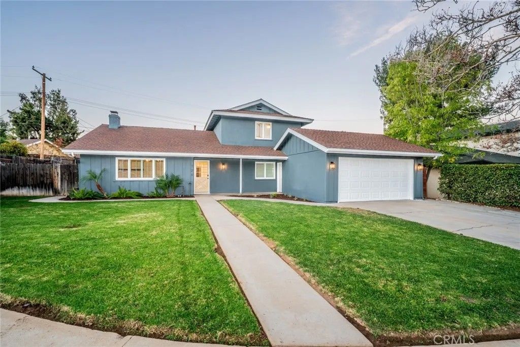 Photo of 726 Robinhood Ln, Redlands, CA 92373 (MLS # IG25279294)