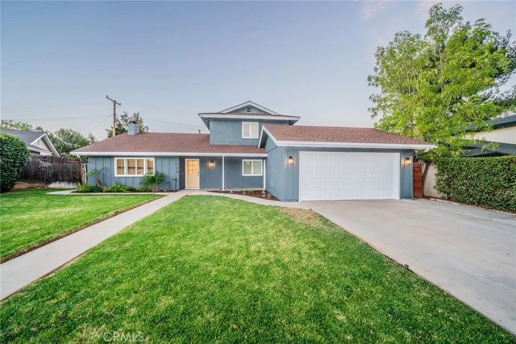 Photo of 726 Robinhood Ln, Redlands, CA 92373 (MLS # IG25279294)