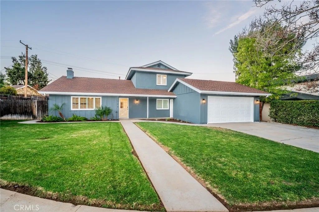 Photo of 726 Robinhood Ln, Redlands, CA 92373 (MLS # IG25279294)