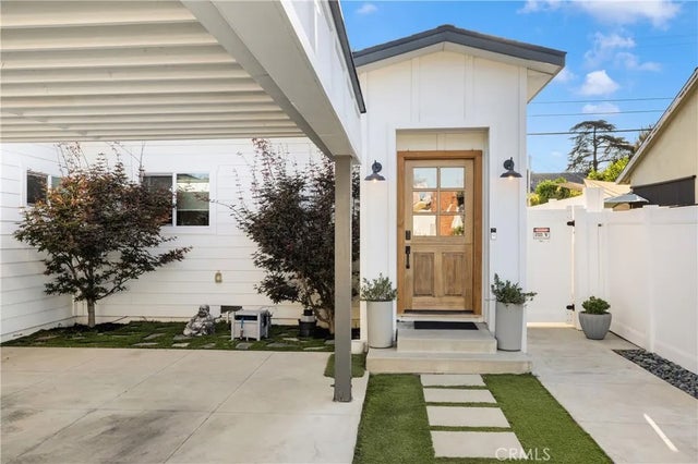 7247 Genesta, Los Angeles