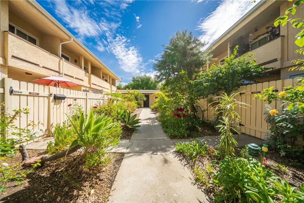 8120 Canby Ave #6