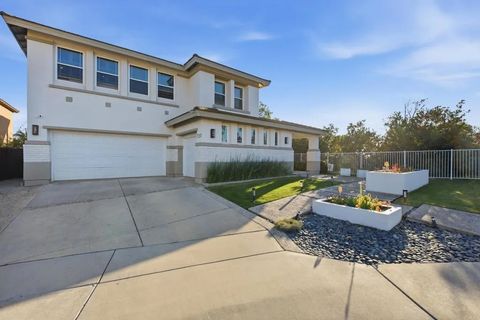 Photo of 720 Crooked Path Place, Chula Vista, CA 91914 (MLS # PTP2602395)