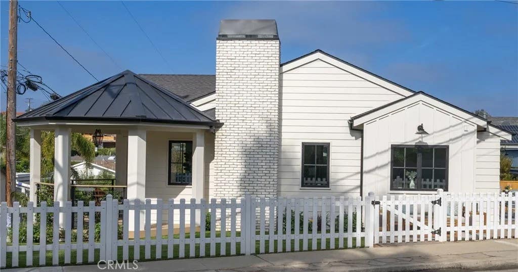 Photo of 567 24th Place, Hermosa Beach, CA 90254 (MLS # SB26166495)