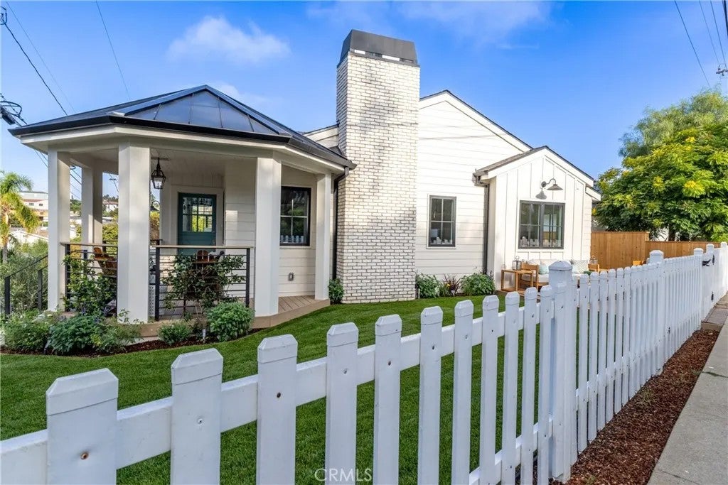 Photo of 567 24th Place, Hermosa Beach, CA 90254 (MLS # SB26166495)