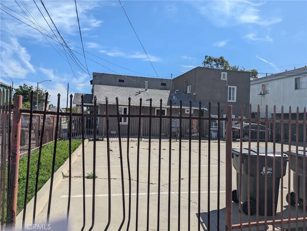 926 E 11th